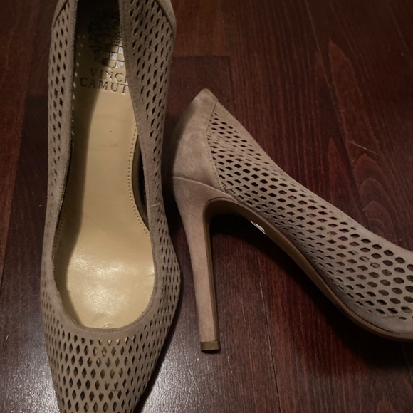 High heels size 8.5 suede beige colour 4" heel - Picture 2 of 5